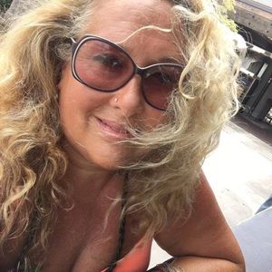 Meet your Posher, Corey